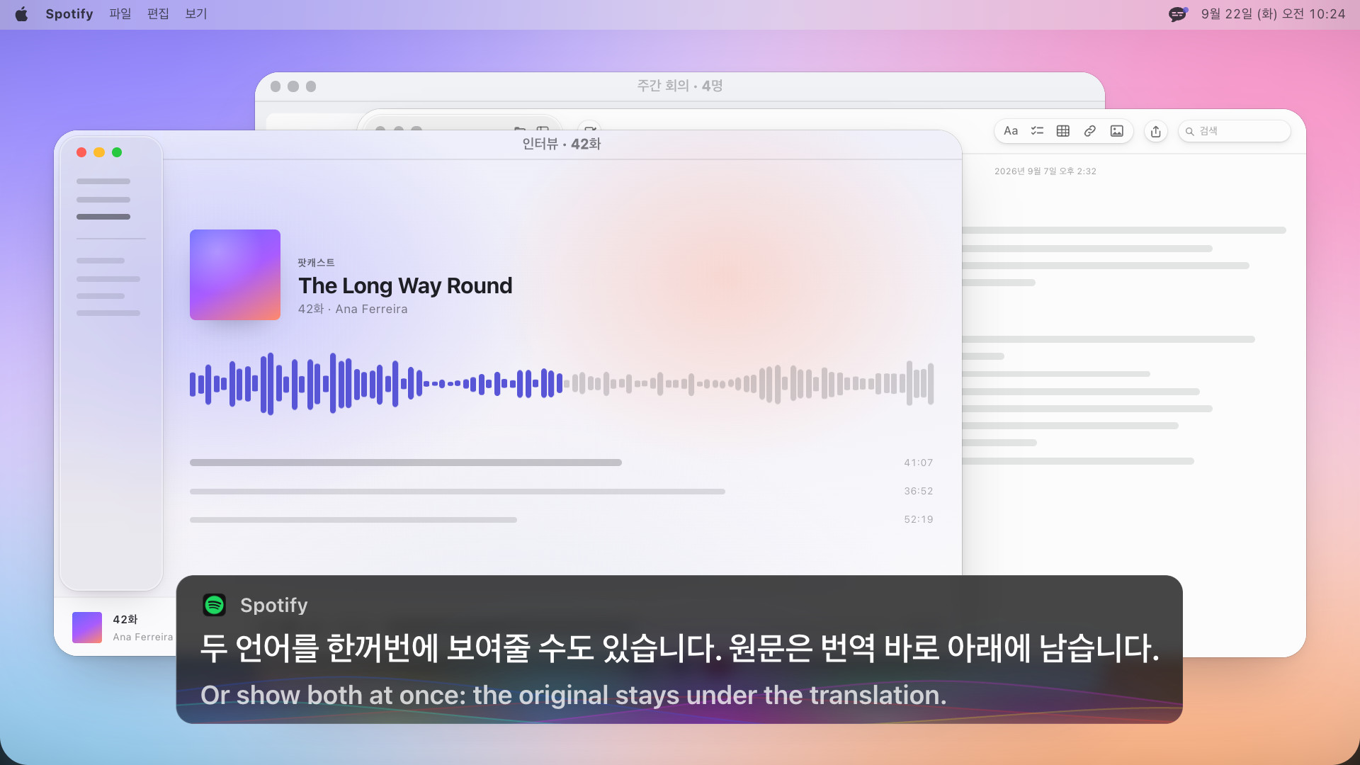 팟캐스트 플레이어와 두 언어로 적힌 캡션 상자. Or show both at once: the original stays under the translation, 그 아래에 스페인어 원문. O muestra los dos a la vez: el original se queda debajo de la traducción