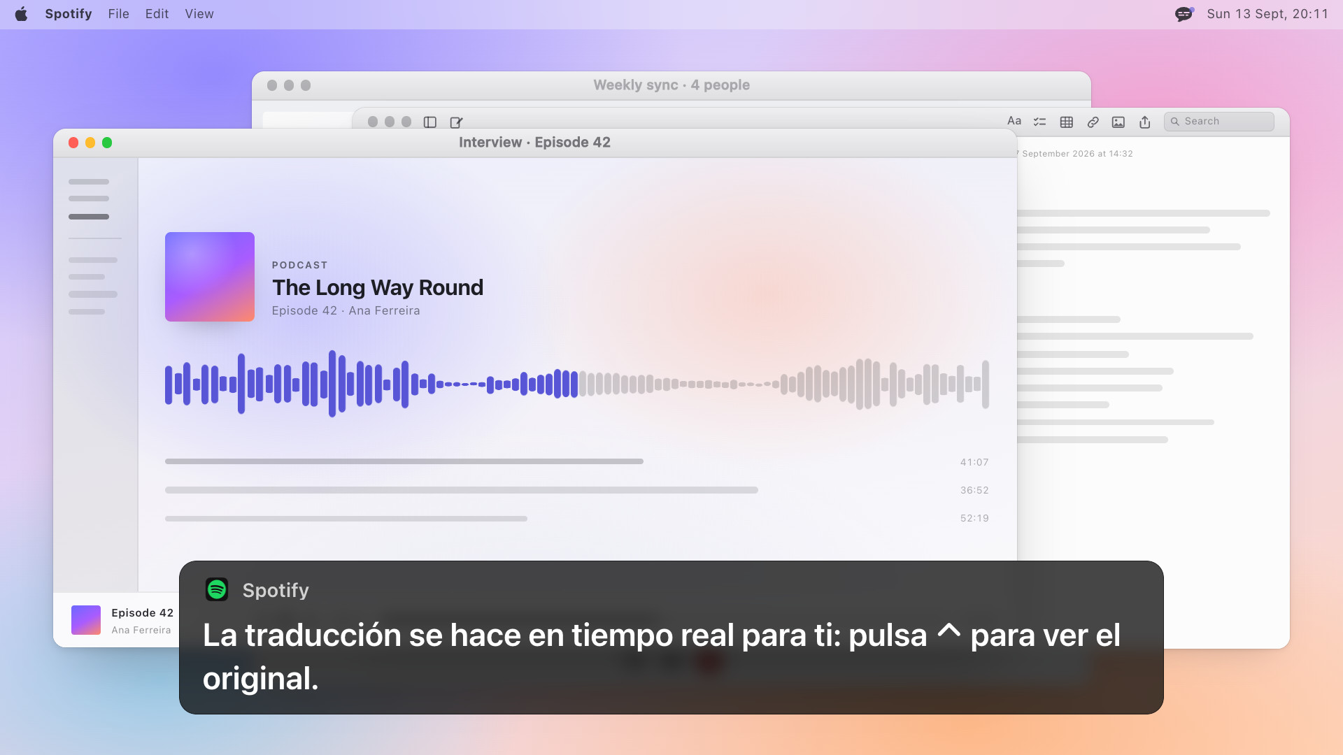 एक पॉडकास्ट प्लेयर और एक कैप्शन बॉक्स, जिस पर स्पेनिश में लिखा है: La traducción se hace en tiempo real para ti: pulsa Control para ver el original