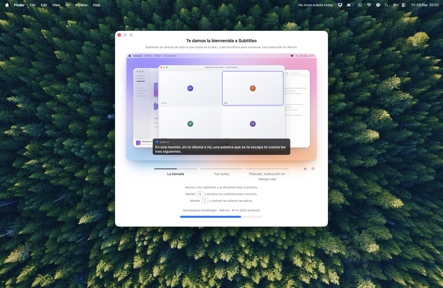 La ventana de bienvenida de Subtitles en un escritorio de Mac, con una llamada subtitulada y una barra de progreso que dice «Descargando Multilingüe»
