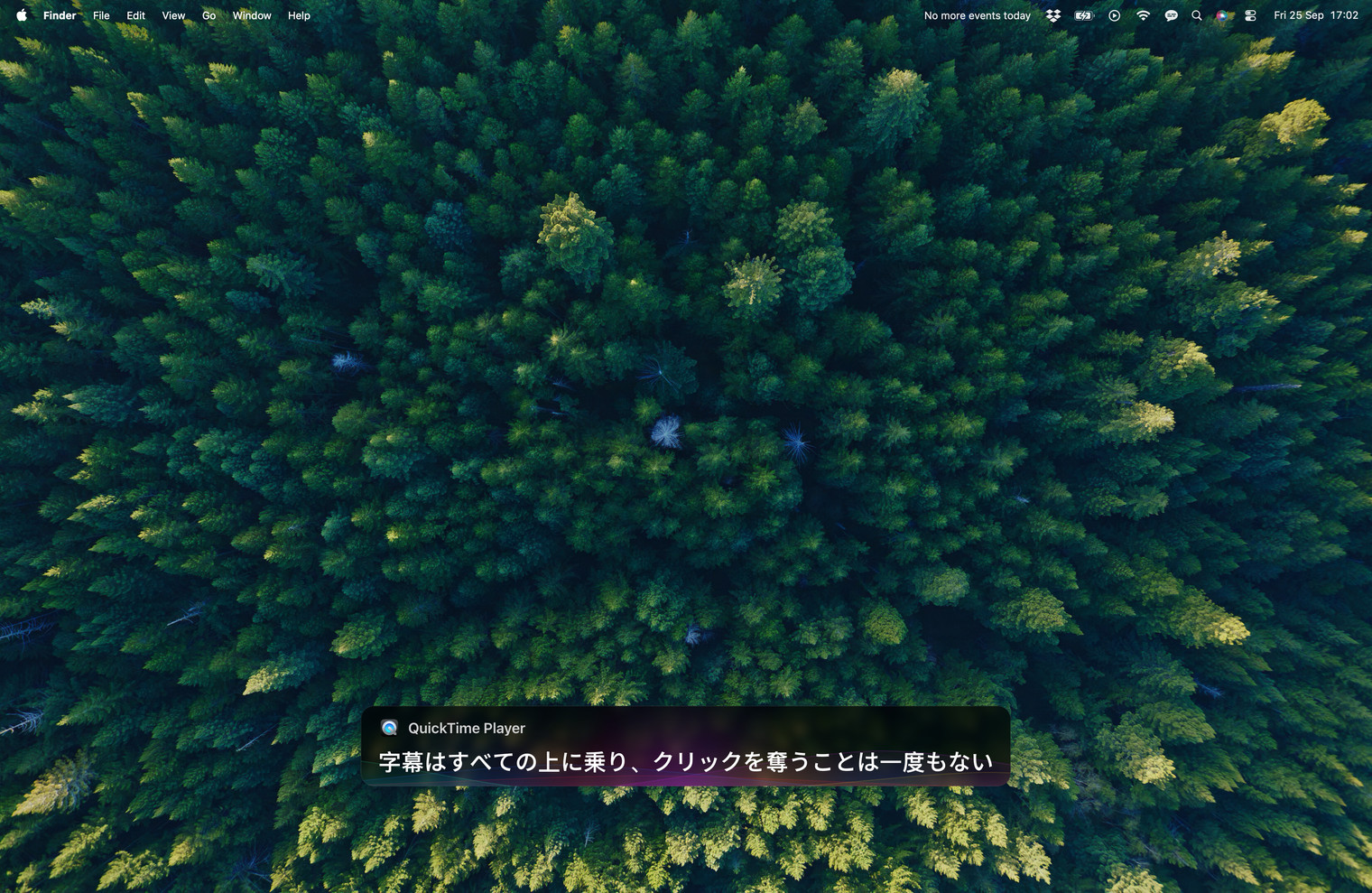 Mac のデスクトップの下寄り中央に表示された Subtitles のオーバーレイ。「字幕はすべての上に乗り、クリックを奪うことは一度もない」と表示されているところ